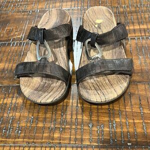 Orthaheel Layla II copper brown croc slides sandals 11 42